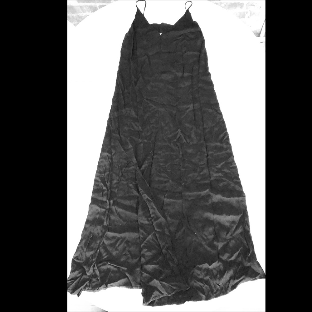 Maxi frock with thin shoulder strap and leg slit